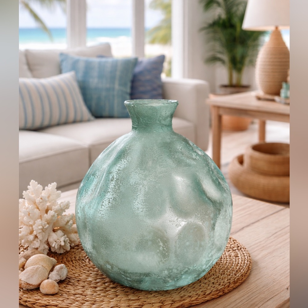Textured Recycled Glass Green Vase 
Made in Spain 🇪🇸 - Picture 5 of 10